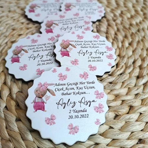 Baskıcı Amca Pembe Tavşanlı Ahşap Magnet