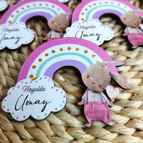 Baskıcı Amca Pembe Tavşan Temalı  Ahşap Magnet