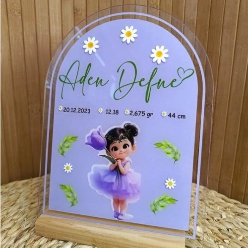 Baskıcı Amca Mor Elbiseli  Pleksi Bebek İsimlik