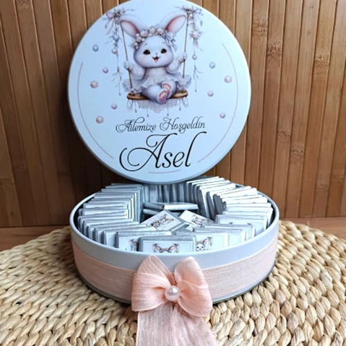 Salıncaklı Tavşan Temalı Çikolata Kutusu