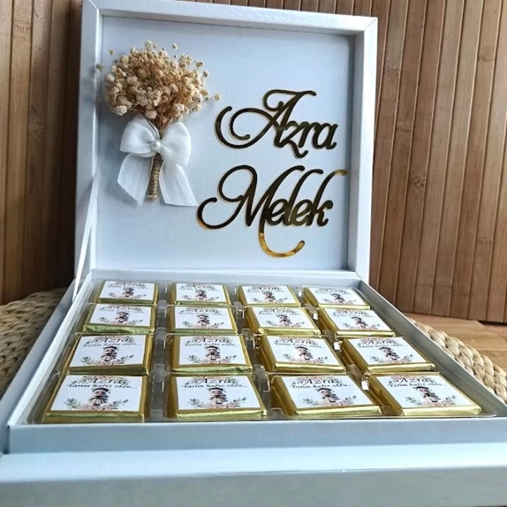 Çiçek Süslemeli Zarif Çikolata Kutusu