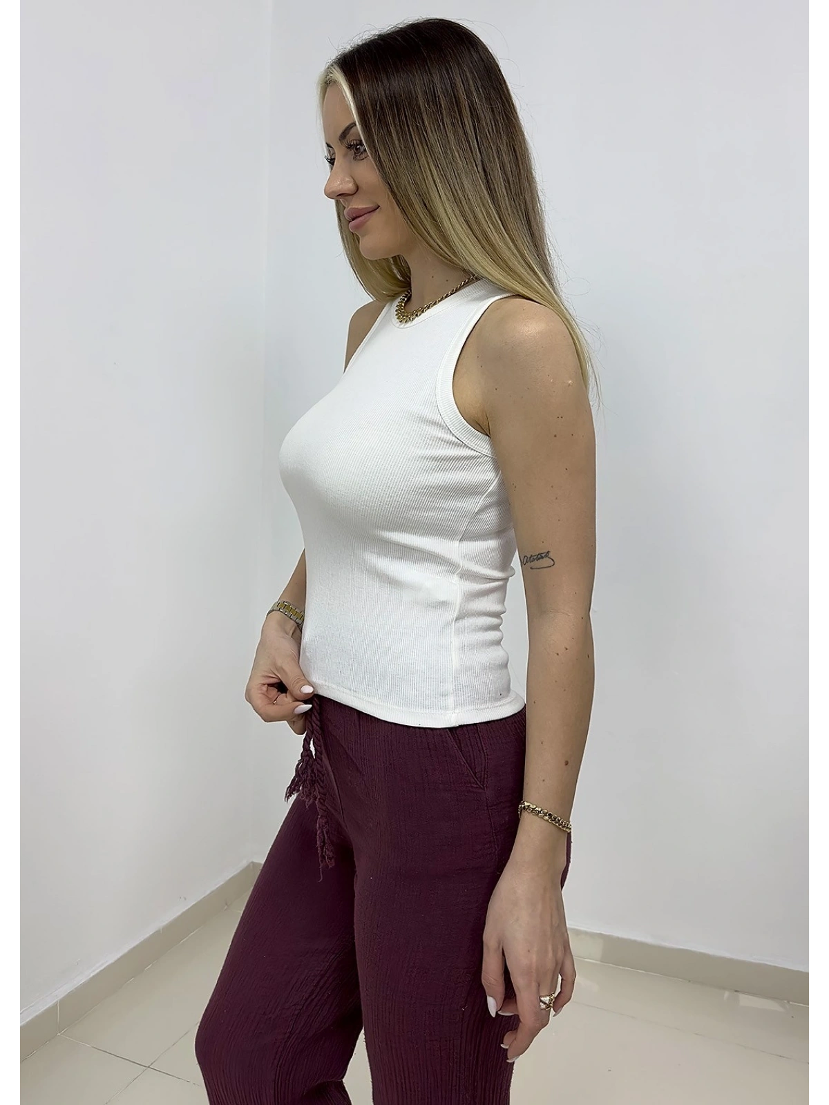 Halter Yaka Dar Kesim Basic Atlet - Beyaz