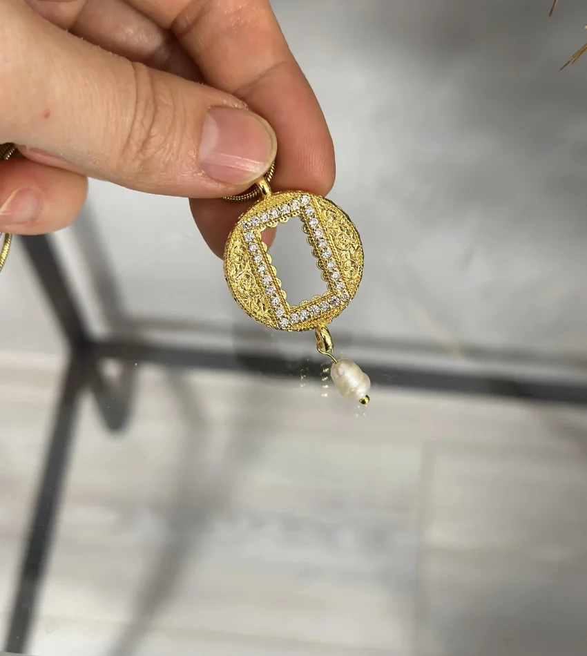 Gram Altınlık İncili Yuvarlak Çerçeve