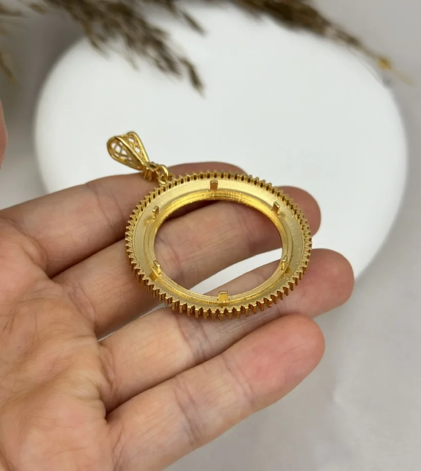 22 Ayar Tek Sıra Taşlı Tam Altınlık Kolye Ucu