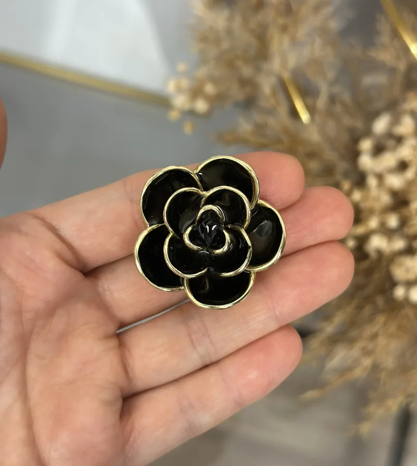 Üç Boyutlu Siyah Gül Broş