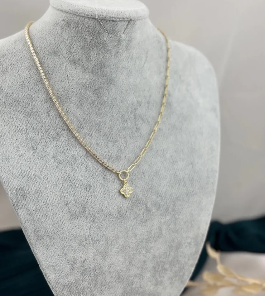 İthal Seri Yarım Suyolu Taşlı Yonca Detay Gold Kolye