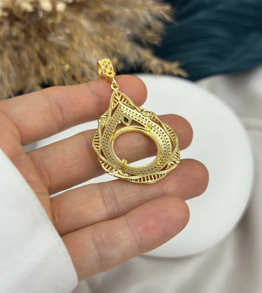 22 Ayar Yeşil Taşlı Damla Model Çeyreklik Sarmal Uç