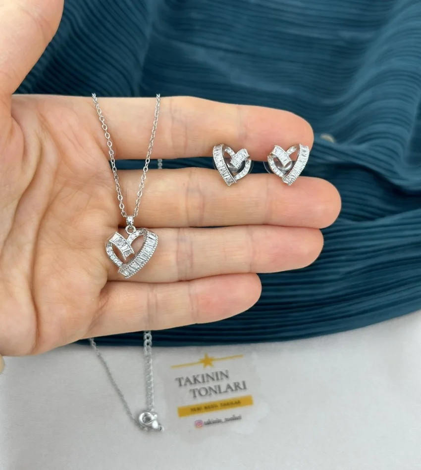 İthal Baget Taşlı Kalpli Set