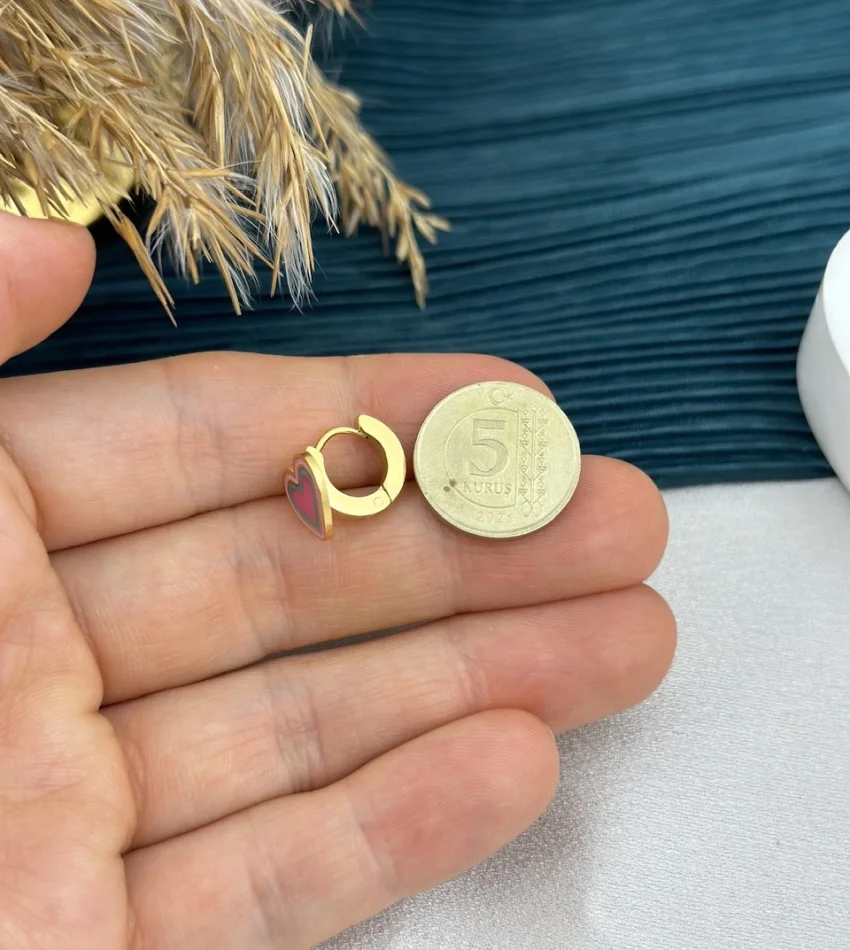 Renkli Kalpli Çelik Çocuk Küpesi