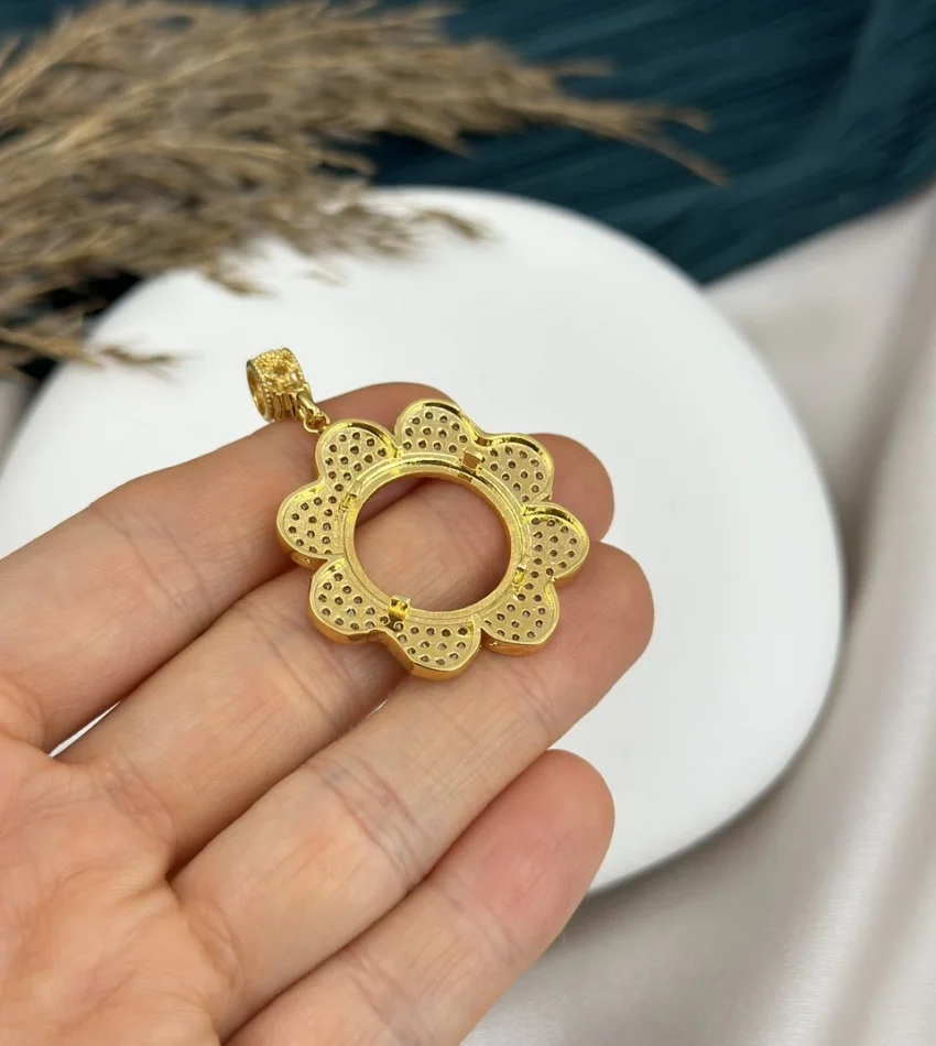 22 Ayar Çiçek Kolye Ucu