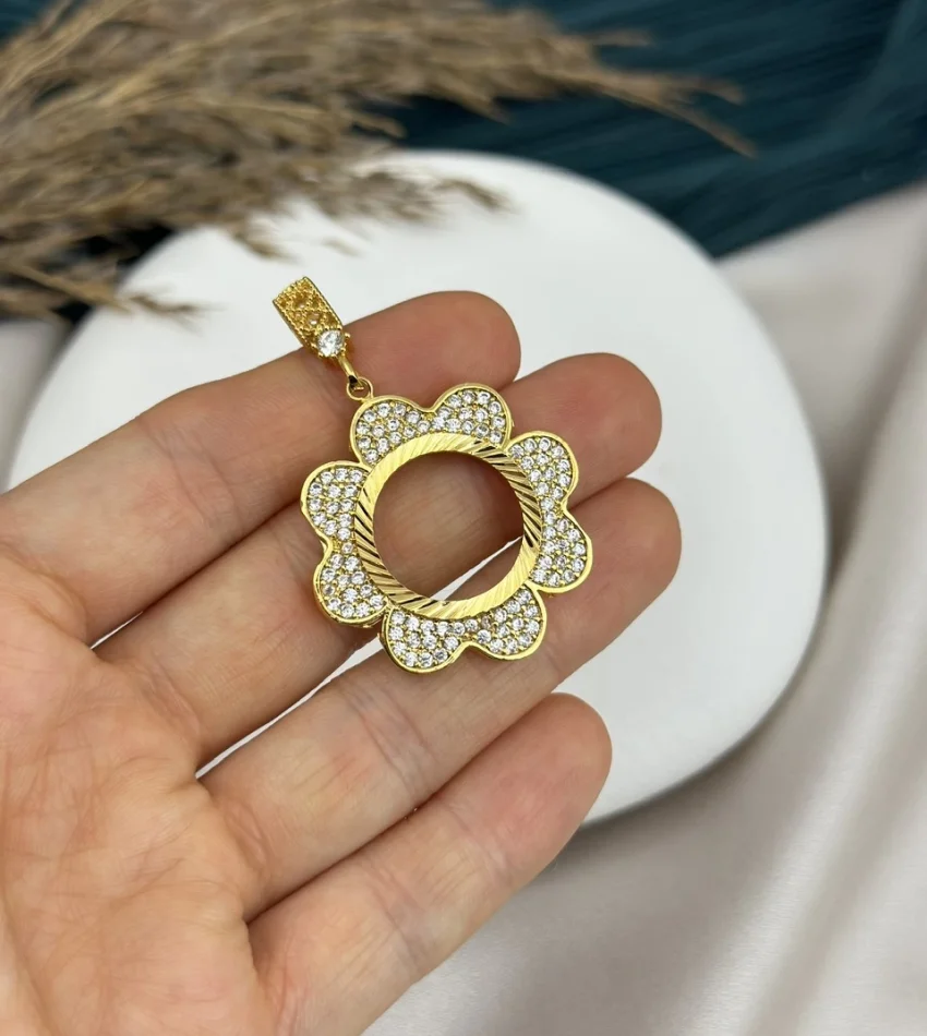 22 Ayar Çiçek Kolye Ucu