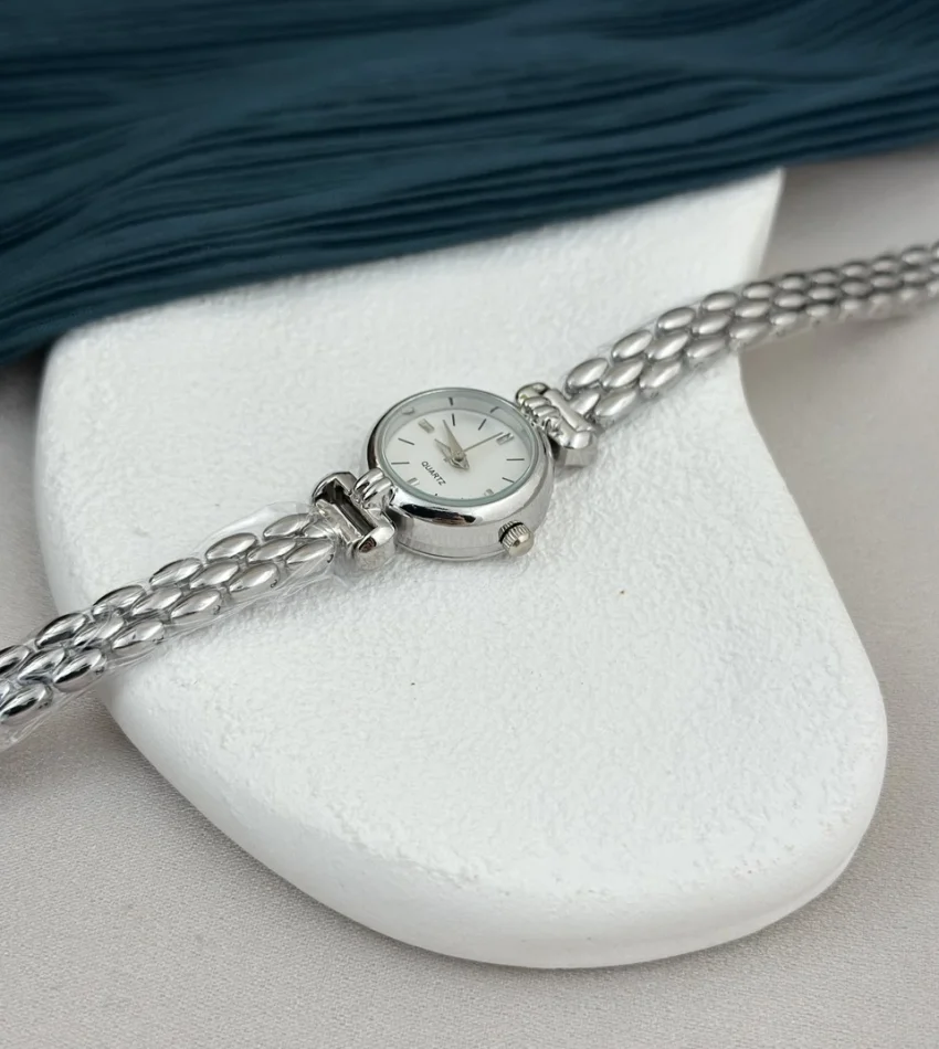 Gümüş Yuvarlak Kasa Retro Saat (Beyaz)