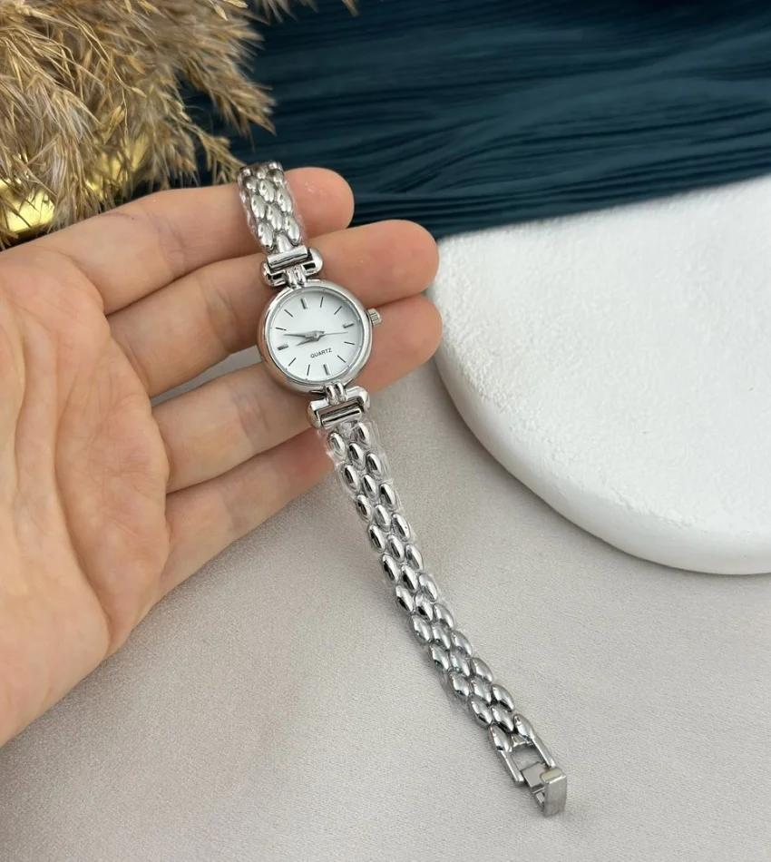 Gümüş Yuvarlak Kasa Retro Saat (Beyaz)