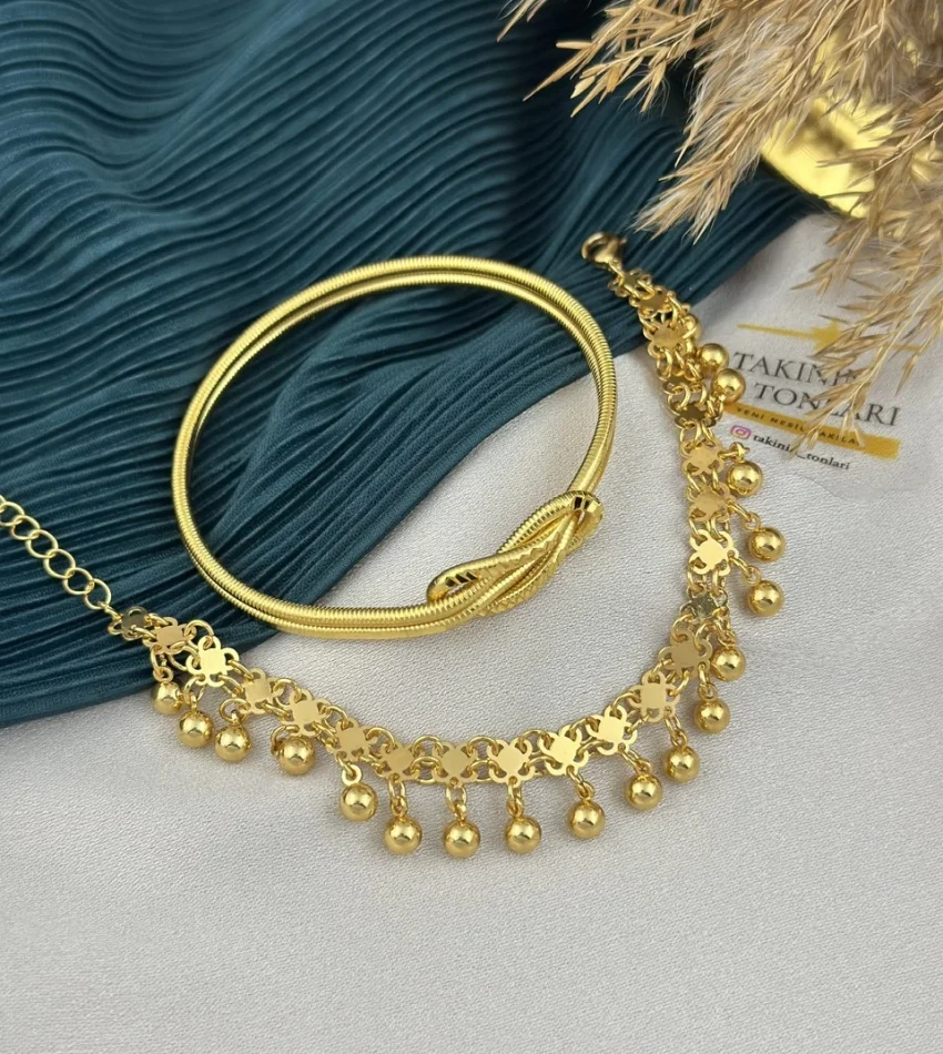 22 Ayar Kişniş ve Düğüm Ajda Kombini