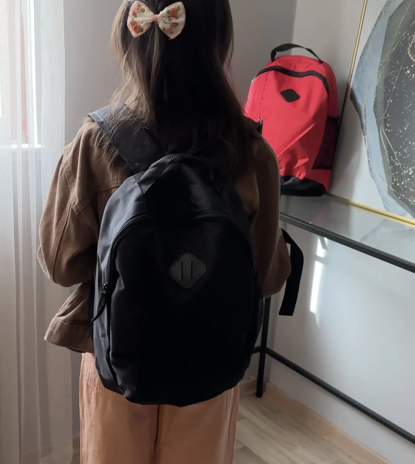 Siyah Orta Boy Sırt Çantası