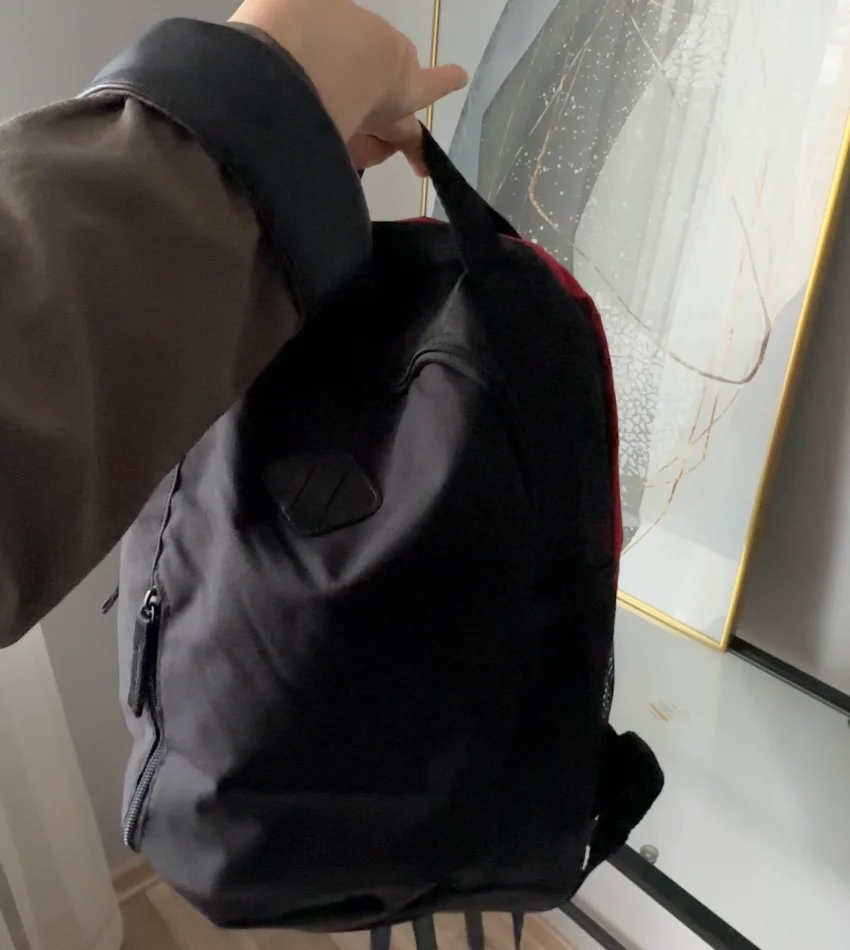 Siyah Orta Boy Sırt Çantası