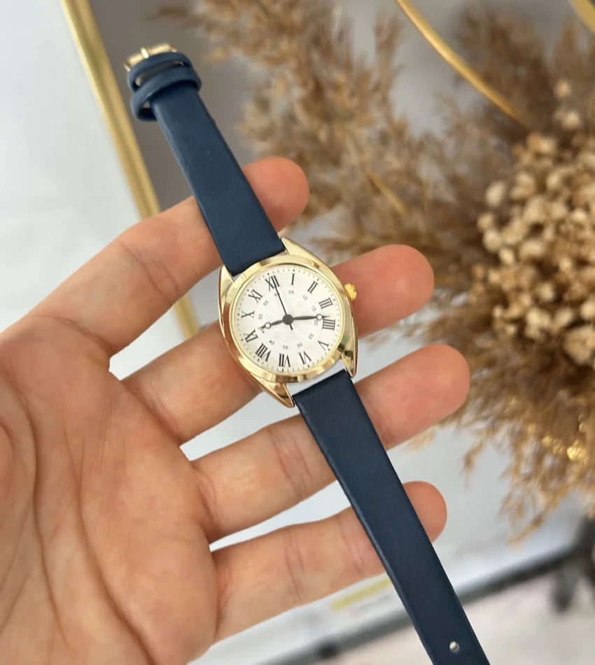 Lacivert Deri Kordon Yuvarlak-Köşeli Saat