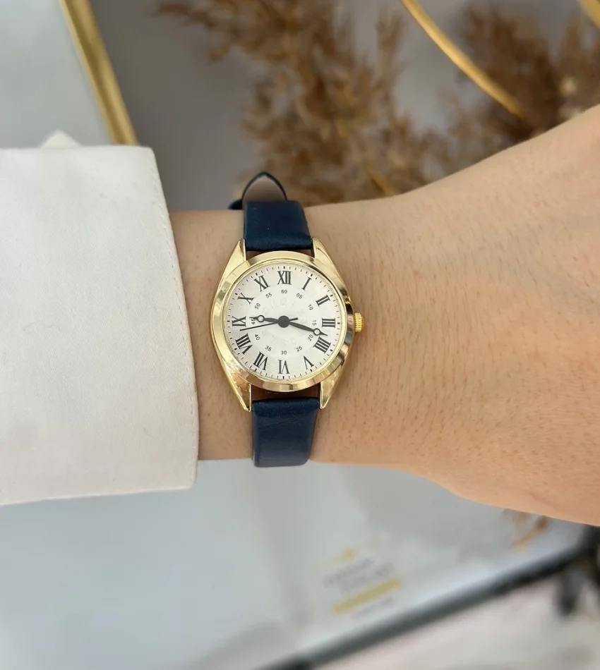 Lacivert Deri Kordon Yuvarlak-Köşeli Saat