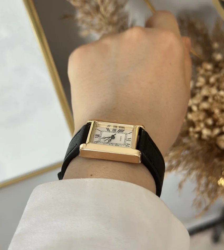 Siyah Deri Kordon Dikdörtgen Saat