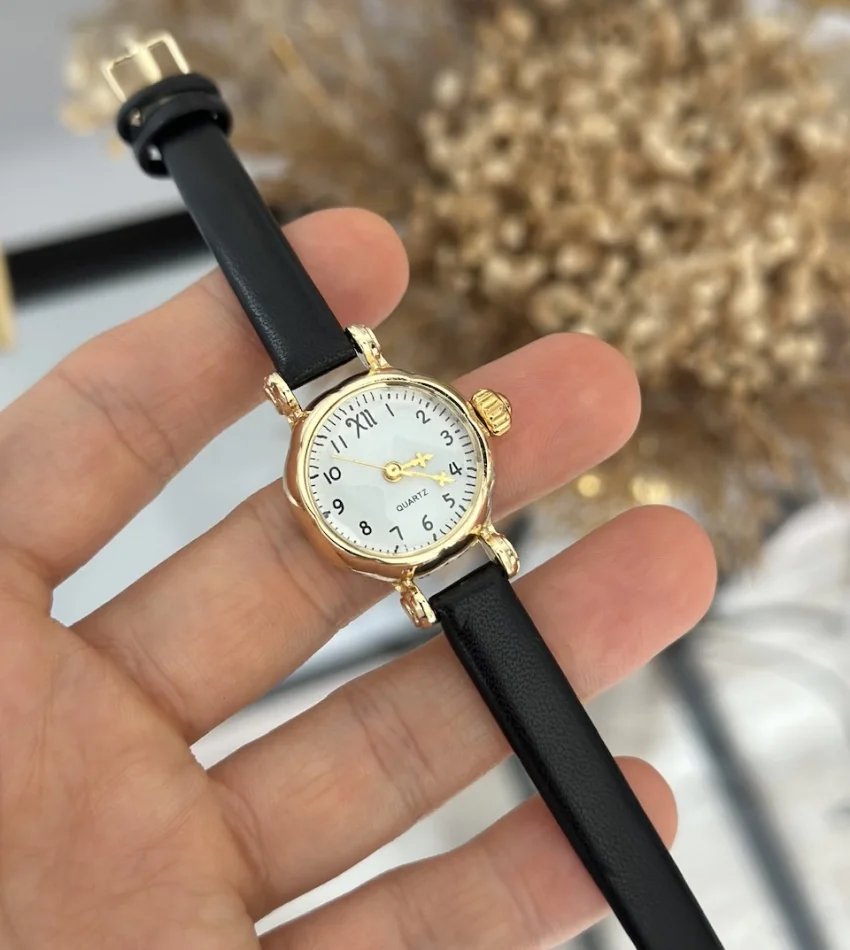 Siyah Deri Kordon Zarif Yuvarlak Saat