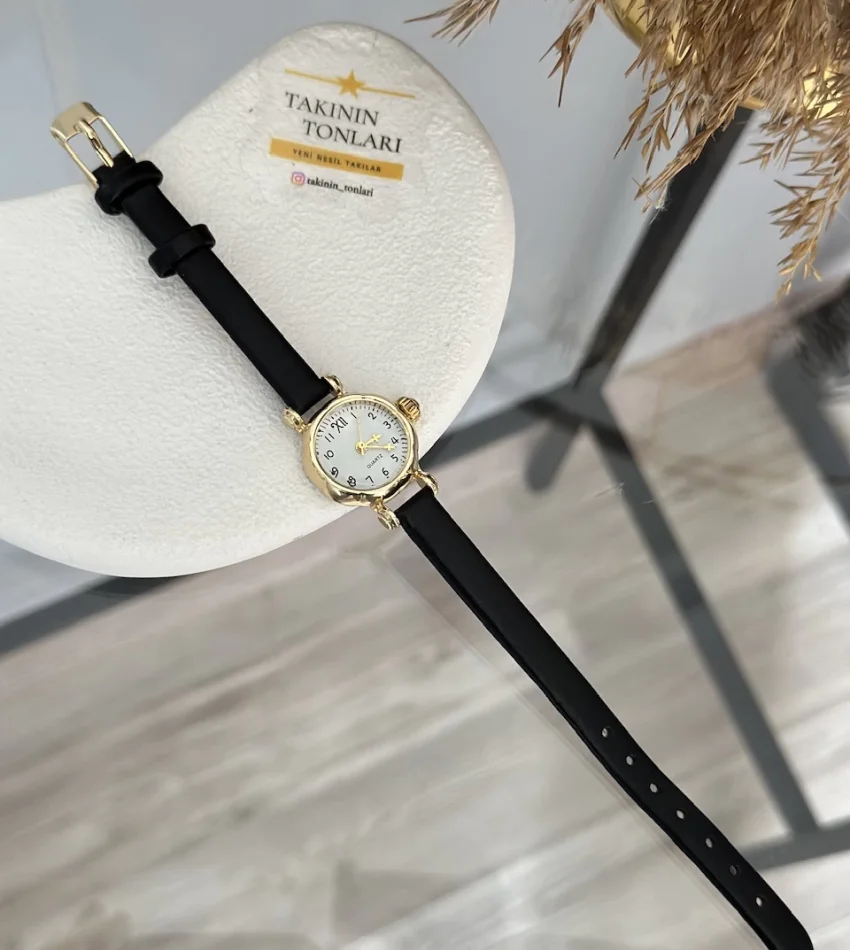 Siyah Deri Kordon Zarif Yuvarlak Saat
