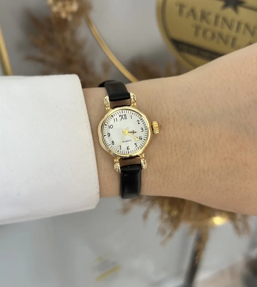 Siyah Deri Kordon Zarif Yuvarlak Saat