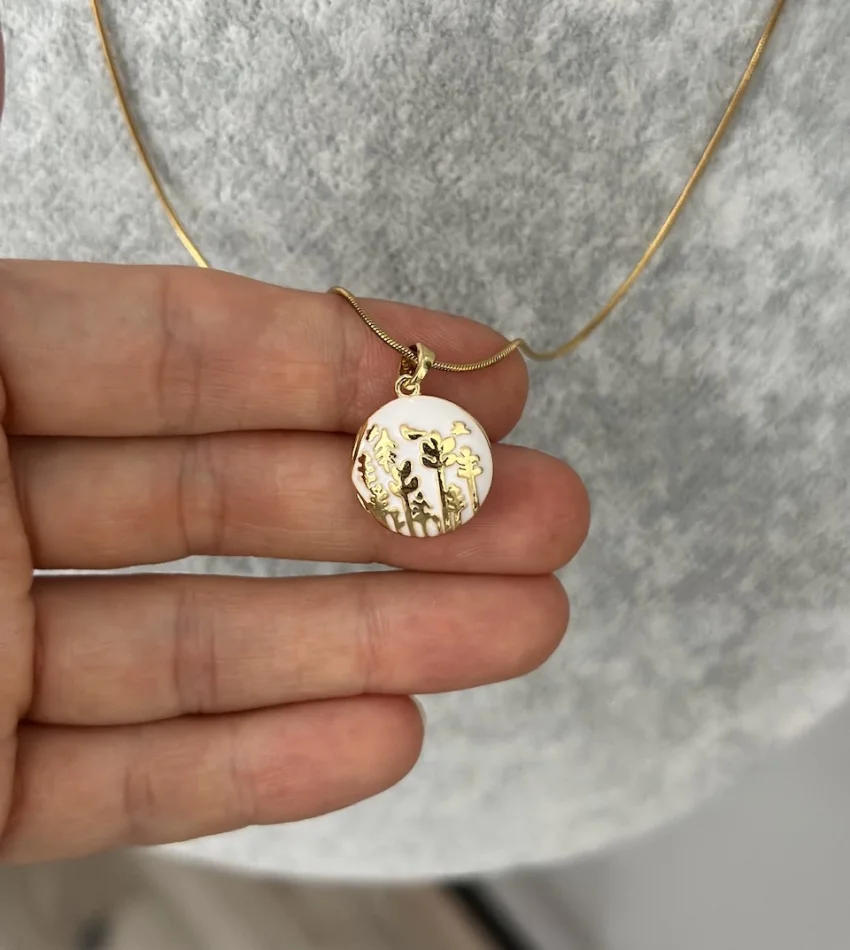 Beyaz Mineli Kuşlu Açılır Kapaklı Kolye (40+5 cm)