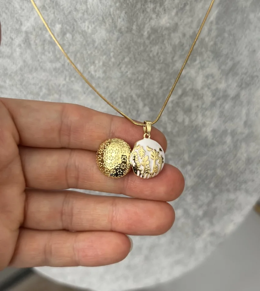 Beyaz Mineli Kuşlu Açılır Kapaklı Kolye (40+5 cm)