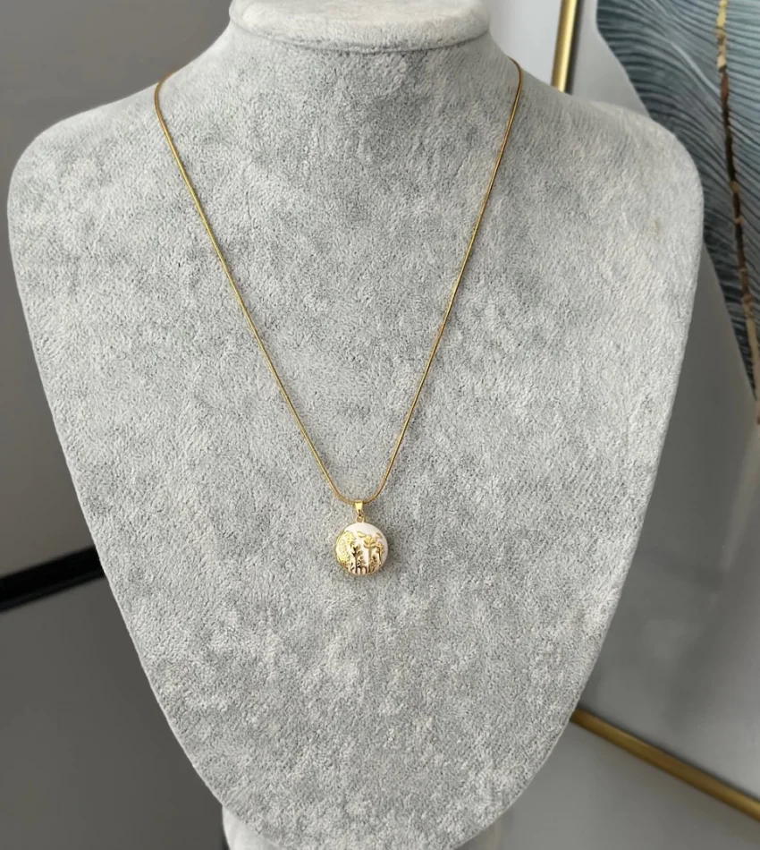 Beyaz Mineli Kuşlu Açılır Kapaklı Kolye (40+5 cm)