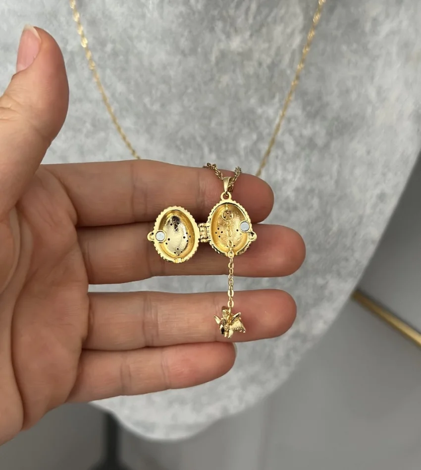 Mineli Mor Taşlı İşçilikli Sallantılı Açılır Kapaklı Kolye 50+5 cm)