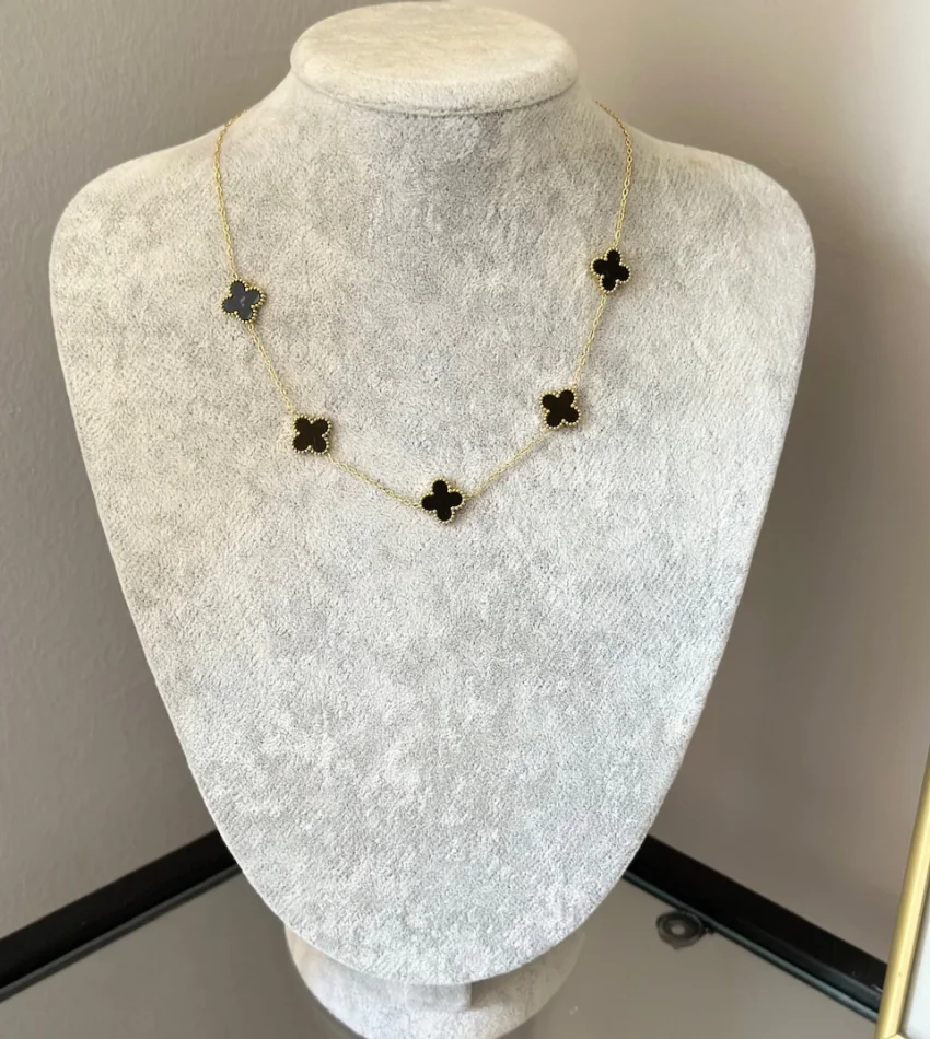 Çelik Marka Model Siyah Yonca Kolye (40+5 cm)