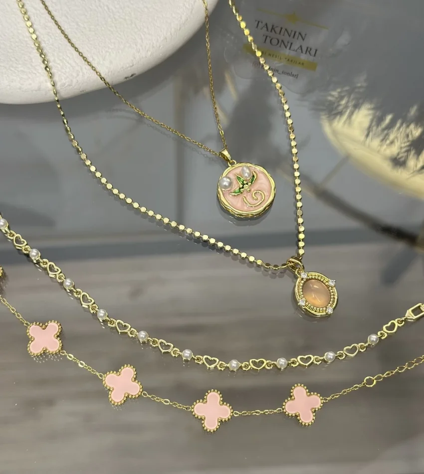 Pembe Detaylı Kombin