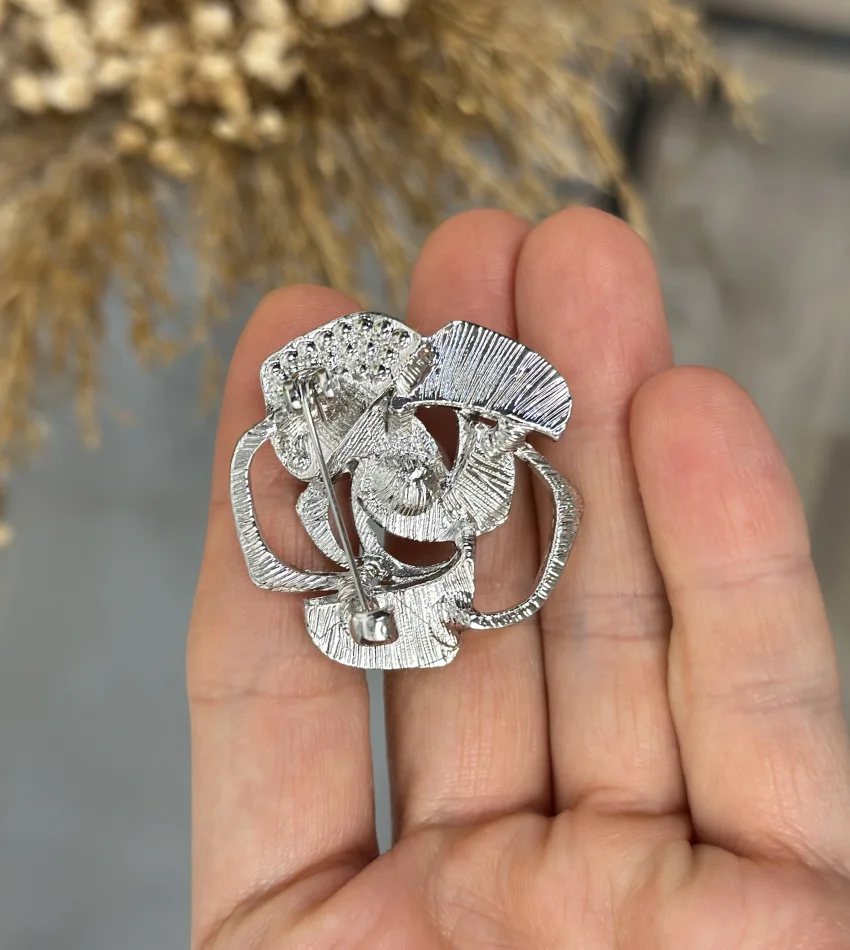 Gümüş Renk İncili Taşlı Gül Broş