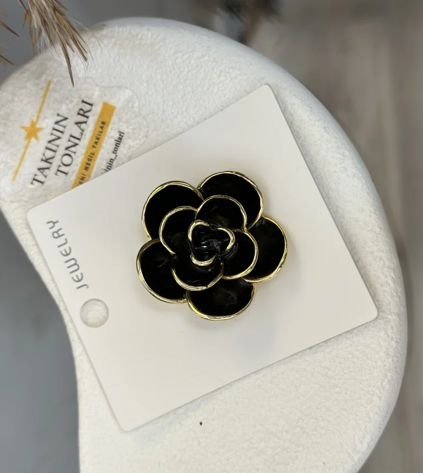 Üç Boyutlu Siyah Gül Broş
