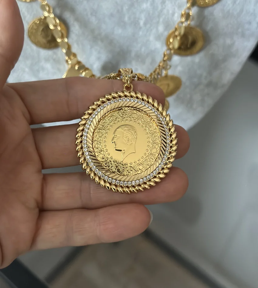 22 Ayar Arpa Kolyeli 10 Yarım-Çerçeveli 1 Tam Kolye (60 cm)