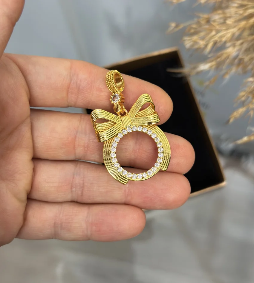 Çeyreklik Çerçeveli Fiyonk Kolye Ucu