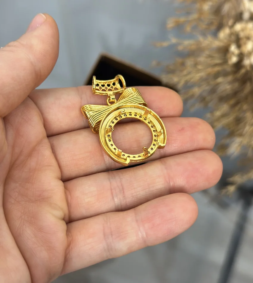 Çeyreklik Çerçeveli Hasır Kulp Fiyonk Kolye Ucu