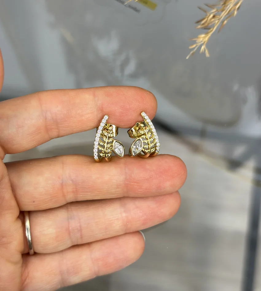 XP Tek Delikle Yapraklı Üçlü Görünüm Küpe (Çelik)