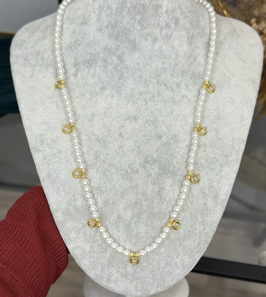 Dokuzu Bir Yerde Klipsli İncili Kolye (60 cm)