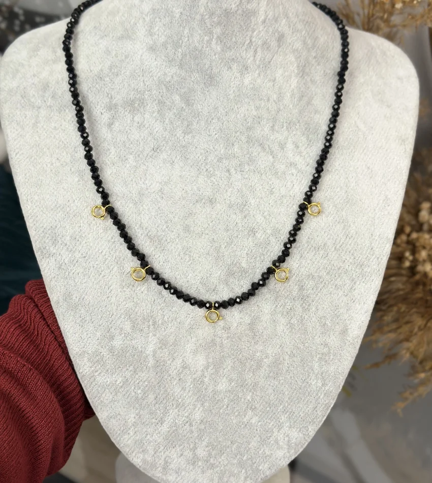 Beşi Bir Yerde Klipsli Siyah Kristal Boncuk Kolye (50 cm)