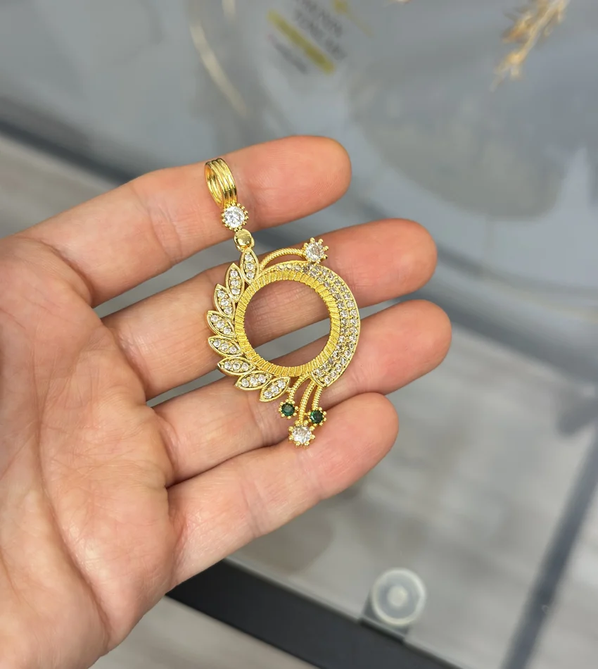 Çeyreklik Zarif Yeşil Taşlı Kolye Ucu