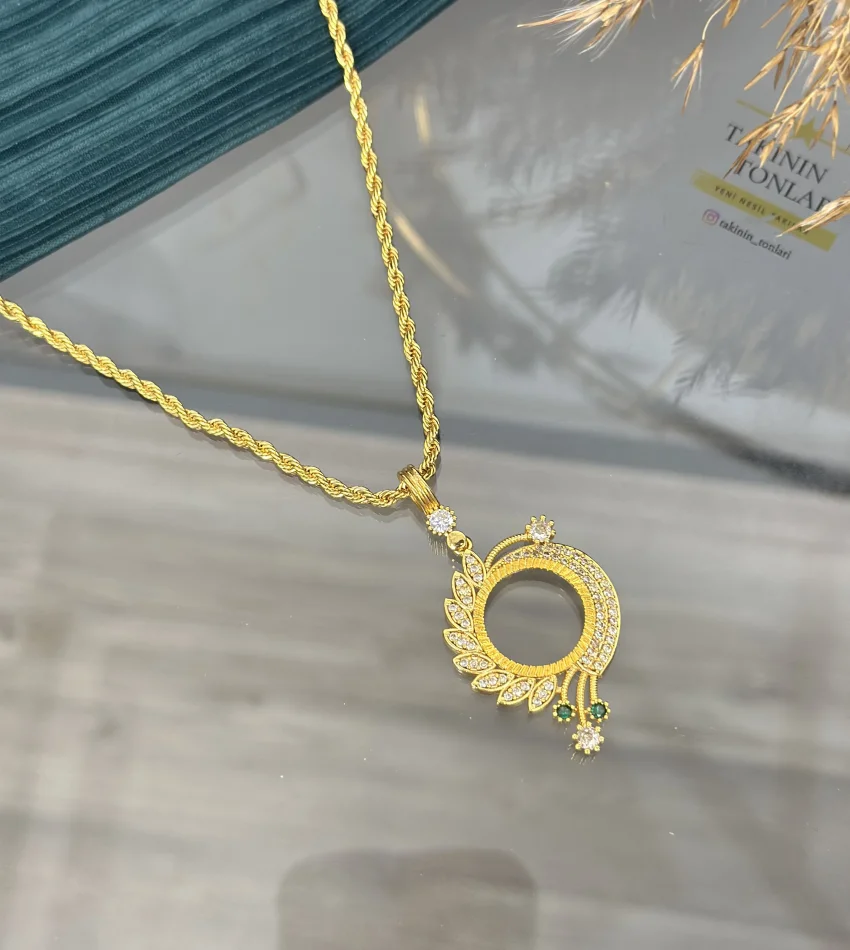 Çeyreklik Yeşil Taşlı Zarif Burgu Kolye (60 cm)