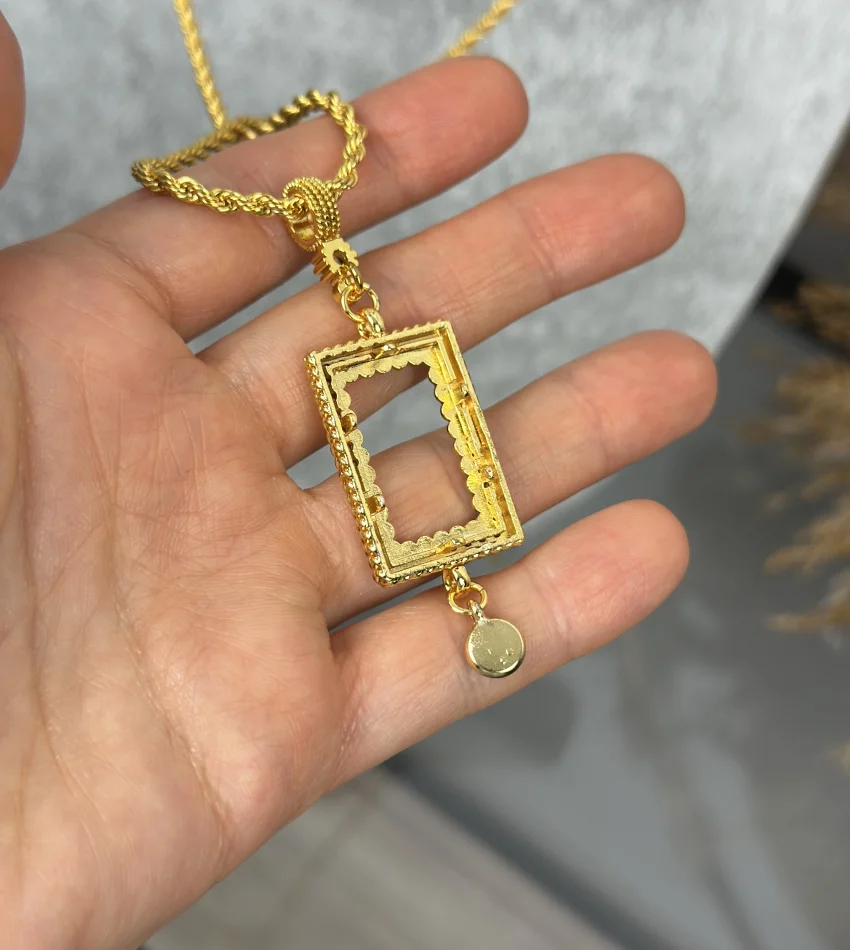 5 Gramlik Yarım Taşlı Burgu Kolye (60 cm)