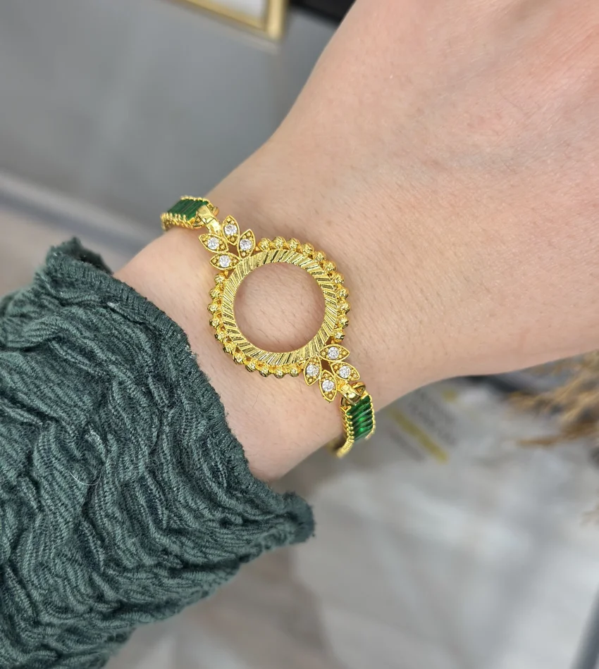 Çeyreklik Yaprak Detaylı Yeşil Taşlı Kombin (Kolye 60 cm)