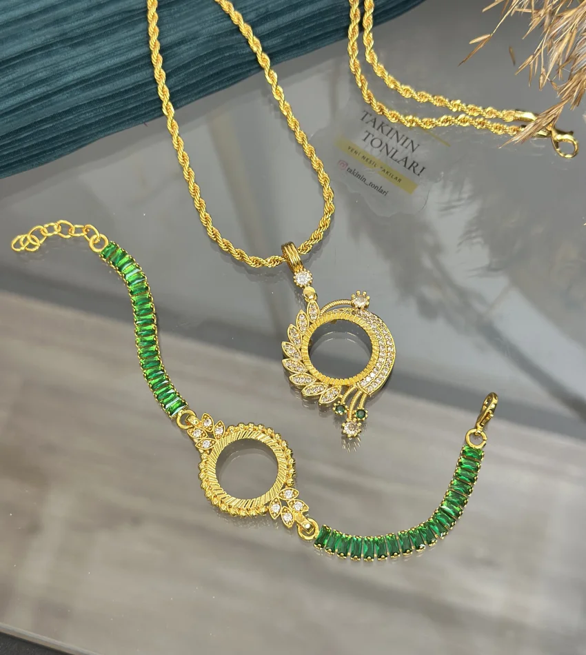 Çeyreklik Yaprak Detaylı Yeşil Taşlı Kombin (Kolye 60 cm)