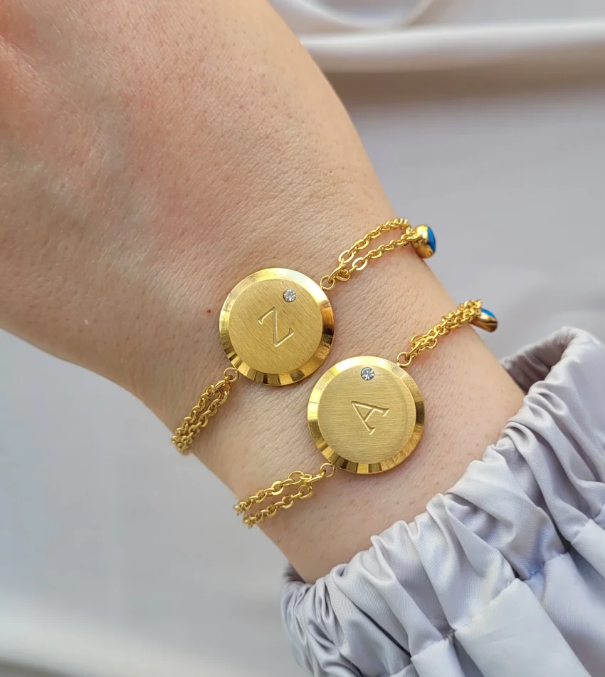 Outlet Daire Tek Taşlı Harf Bileklik