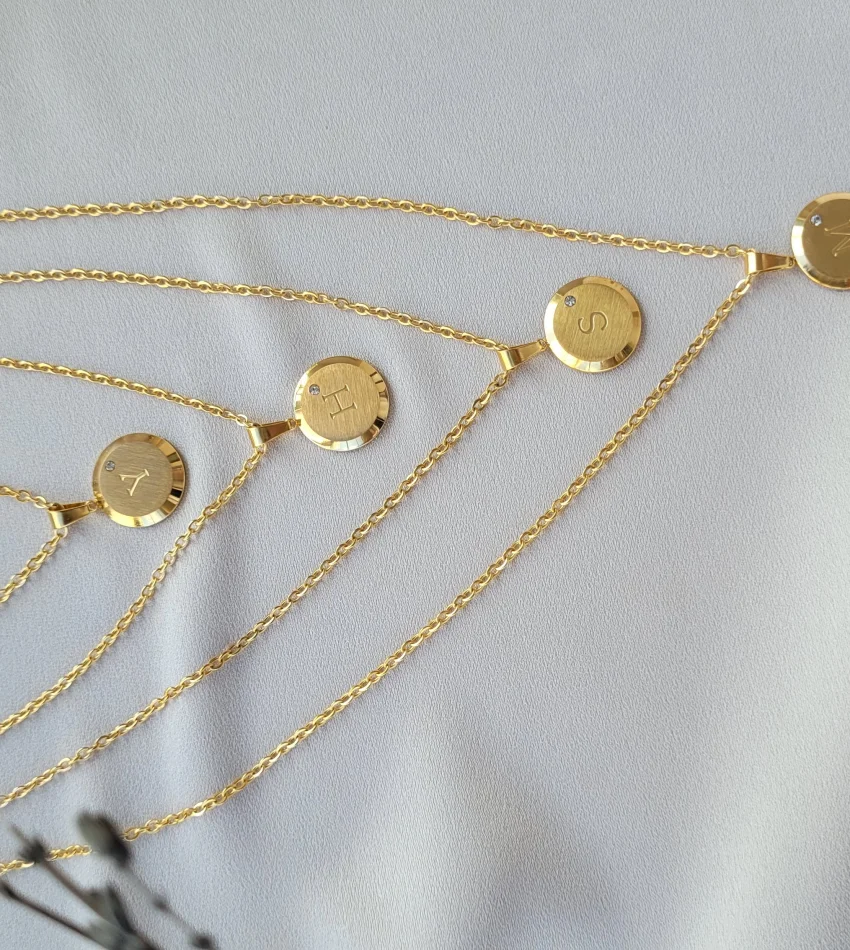 Daire Tek Taşlı Harf Kolye (65 cm)