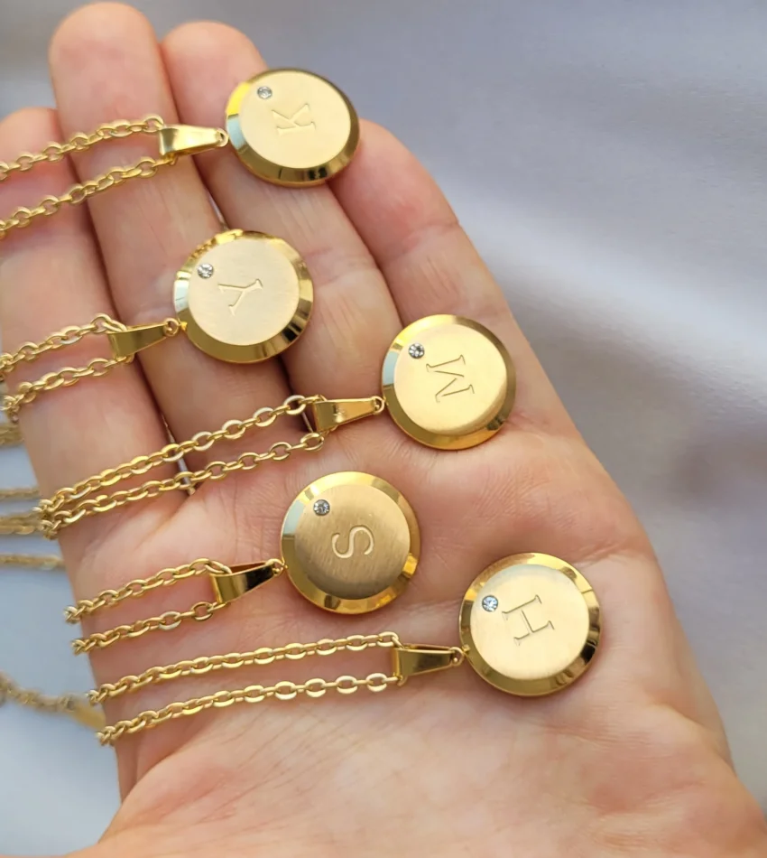 Daire Tek Taşlı Harf Kolye (65 cm)