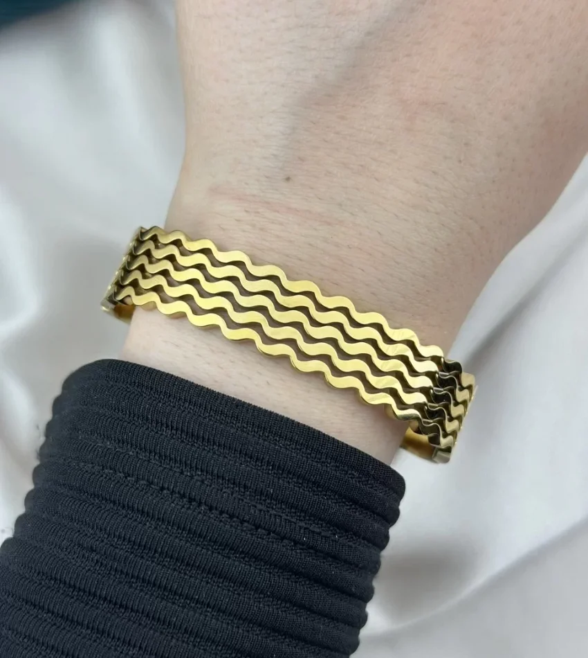 Dalgalı Geniş Kelepçe