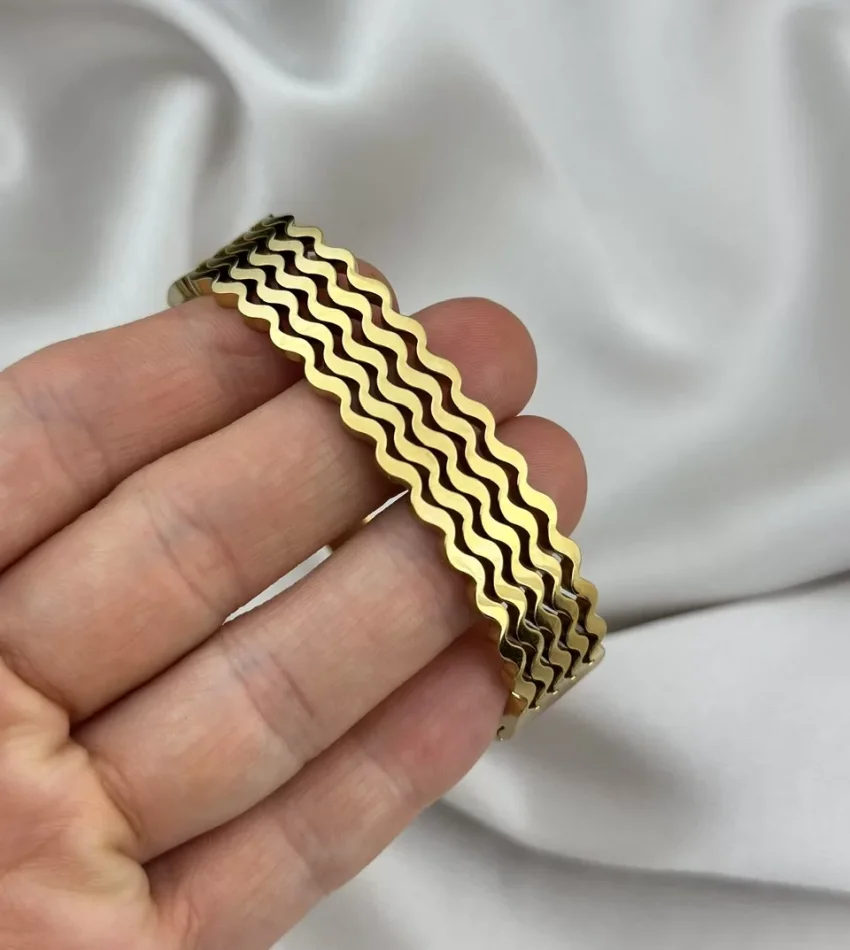 Dalgalı Geniş Kelepçe